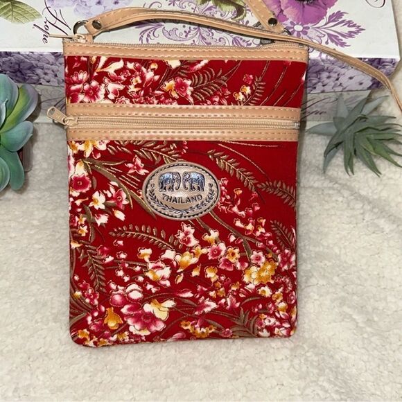 Red Ivory Blue Metallic Gold Floral Thailand Elephant Patch Small Crossbody - Picture 1 of 10